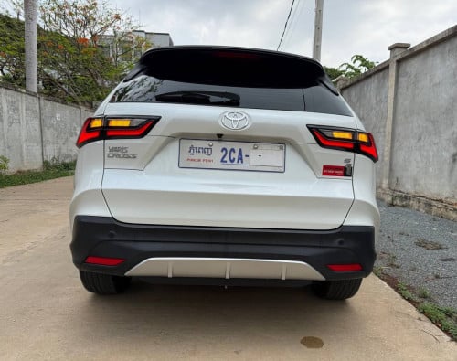 YARIS. CROSS . ឆ្នាំ 2024 Fulloption