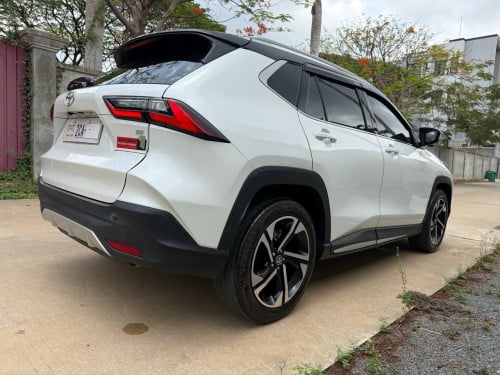 YARIS. CROSS . ឆ្នាំ 2024 Fulloption
