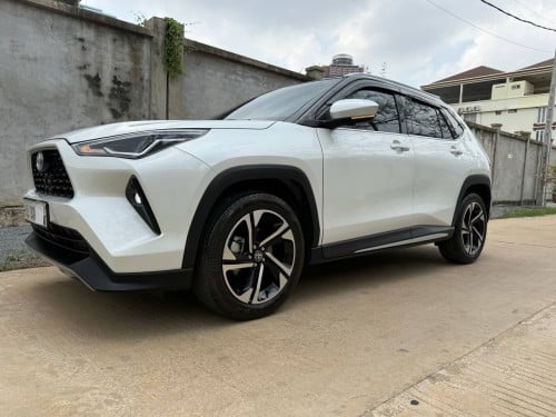 YARIS. CROSS . ឆ្នាំ 2024 Fulloption