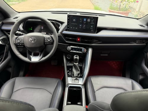 YARIS. CROSS . ឆ្នាំ 2024 Fulloption