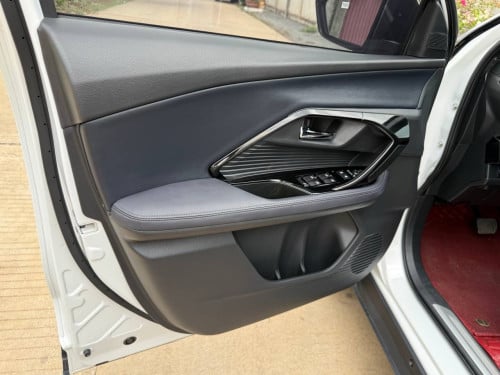YARIS. CROSS . ឆ្នាំ 2024 Fulloption