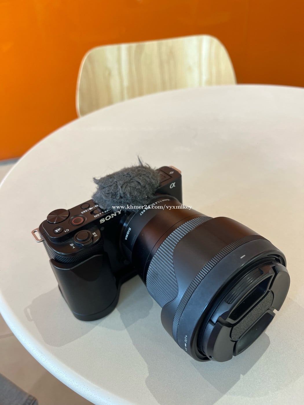 SONY ZVE10 400$ (BODY)