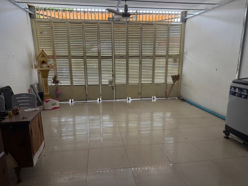 ជួលមុខផ្ទះ