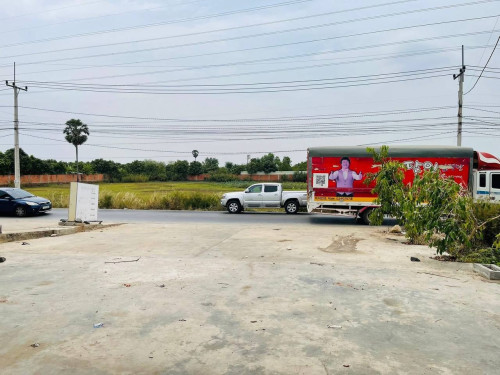 #ឃ្លាំងជួលនៅ ជិតផ្លូវកប់ស្រូវ។