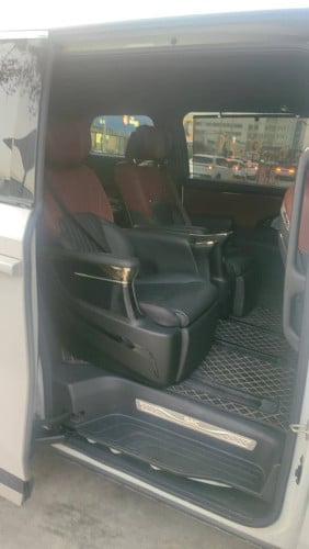 上牌一年不到准新车