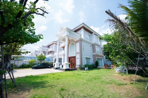 ផ្ទះវីឡាព្រីន នៅប៉េងហួតបឹងស្នោរ