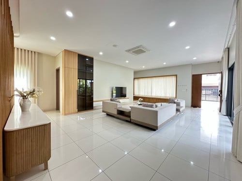 វីឡា​អាងទឹក​សម្រាប់​ជួល
