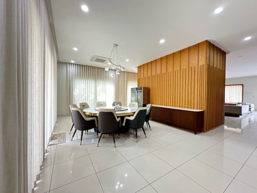 វីឡា​អាងទឹក​សម្រាប់​ជួល