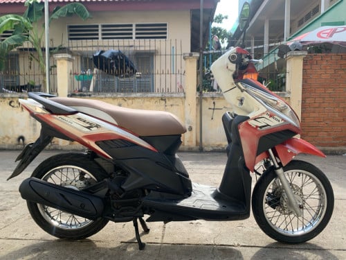 ម៉ូតូលក់​
