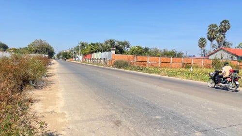 ដីលក់ក្បែផ្លូវឌីប៉ុក
