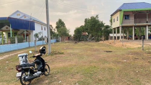 ដីលក់