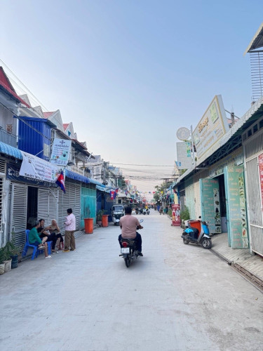 ផ្ទះជួល បុរីសន្តិភាព2/Shophouse for rent 3 បន្ទប់គេង 4 បន្ទប់ទឹក