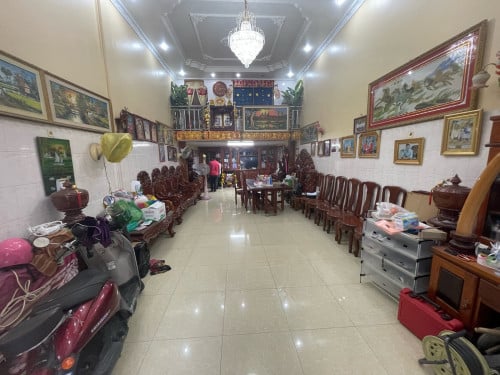ផ្ទះកំពស់3ជាន់នៅទួលសង្កែ លក់ក្នុងតំលៃពិសេស