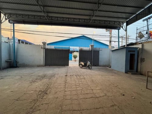 #ឃ្លាំងអាជីវកម្មជួលនៅ ជិតផ្លូវជាតិលេខ3 ខណ្ឌពោធិសែនជ័យ។