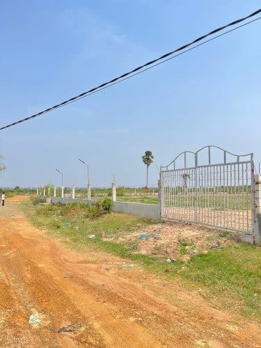 ដីសំរាប់ជួលនៅក្បែរមនីយដ្ធានភ្នុំឧត្តុង 400$/1ខែ ទំហំ8000ម២