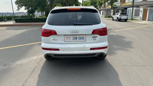 ឡានលក់ Audi Q7 S’line ឆ្នាំ2014 full Options  ម៉ាសុីនម៉ាស៊ូត ស្មាតឃី