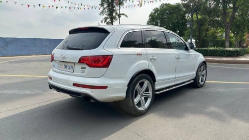 ឡានលក់ Audi Q7 S’line ឆ្នាំ2014 full Options  ម៉ាសុីនម៉ាស៊ូត ស្មាតឃី