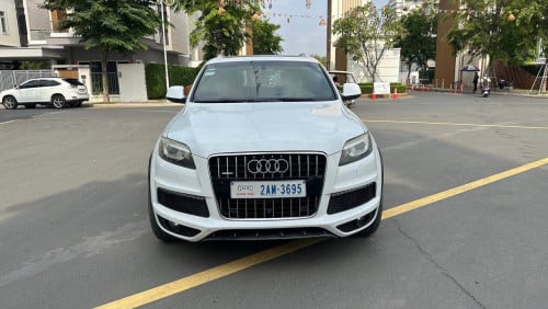 ឡានលក់ Audi Q7 S’line ឆ្នាំ2014 full Options  ម៉ាសុីនម៉ាស៊ូត ស្មាតឃី