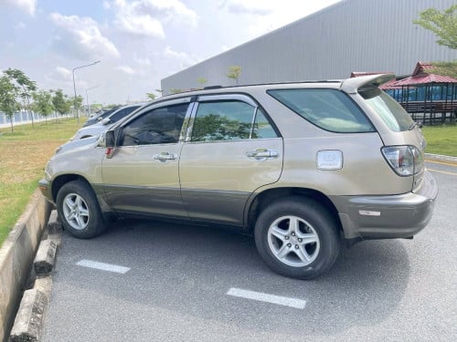 មានឡានលក់ធូរៗថ្លៃបងប្អូន Lexus.ឆ្នាំ 99. ប៉ុង2.តំលៃ8500$ ចរចារ ទី2.celica.ឆ្នាំ 94.ចង្កូតស្ដាំ.3500$