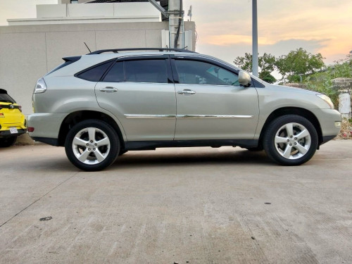 រថយន្ត Lexus RX330ឆ្នាំផលិត2004 ប៉ុង១ ពណ៍ប្រផេះឡានស្អាតអត់បុកប៉ះច្រេះទេលក់