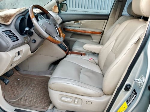 រថយន្ត Lexus RX330ឆ្នាំផលិត2004 ប៉ុង១ ពណ៍ប្រផេះឡានស្អាតអត់បុកប៉ះច្រេះទេលក់