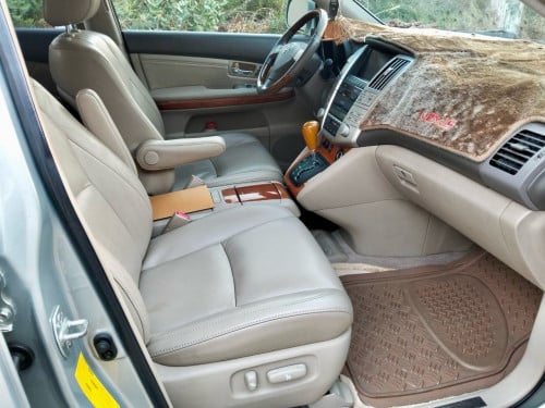 រថយន្ត Lexus RX330ឆ្នាំផលិត2004 ប៉ុង១ ពណ៍ប្រផេះឡានស្អាតអត់បុកប៉ះច្រេះទេលក់