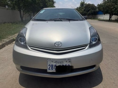 លក់បន្ទាន់ Prius 05 Half Ful