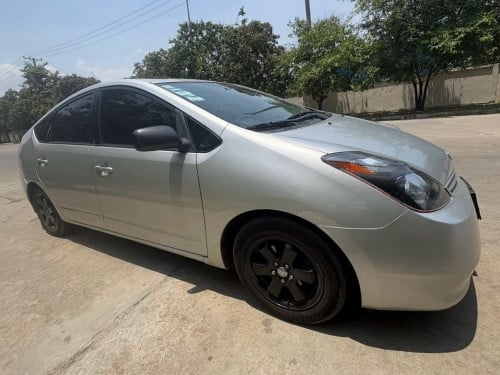 លក់បន្ទាន់ Prius 05 Half Ful