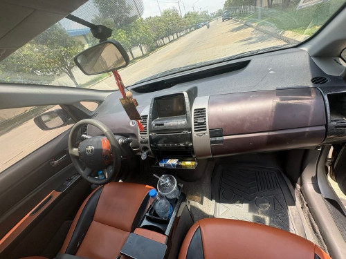 លក់បន្ទាន់ Prius 05 Half Ful