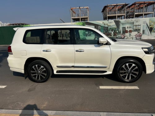 ឡានផ្ទាល់ខ្លួន លក់បន្ទាន់​ Toyota Land Cruiser 2011 upgrade to 2021