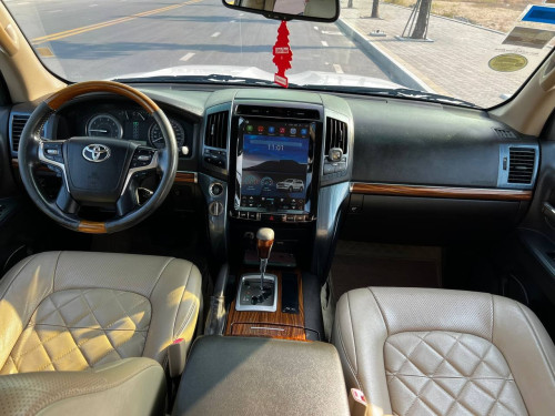 ឡានផ្ទាល់ខ្លួន លក់បន្ទាន់​ Toyota Land Cruiser 2011 upgrade to 2021