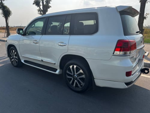 ឡានផ្ទាល់ខ្លួន លក់បន្ទាន់​ Toyota Land Cruiser 2011 upgrade to 2021