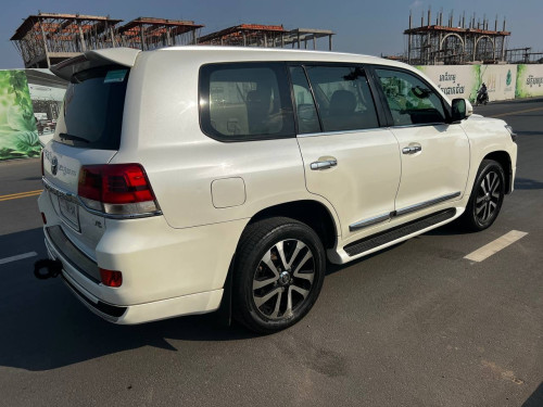 ឡានផ្ទាល់ខ្លួន លក់បន្ទាន់​ Toyota Land Cruiser 2011 upgrade to 2021
