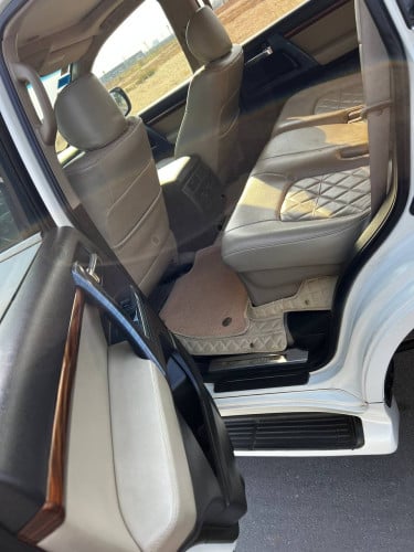 ឡានផ្ទាល់ខ្លួន លក់បន្ទាន់​ Toyota Land Cruiser 2011 upgrade to 2021
