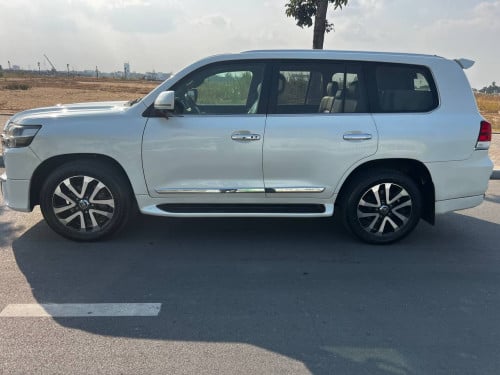 ឡានផ្ទាល់ខ្លួន លក់បន្ទាន់​ Toyota Land Cruiser 2011 upgrade to 2021