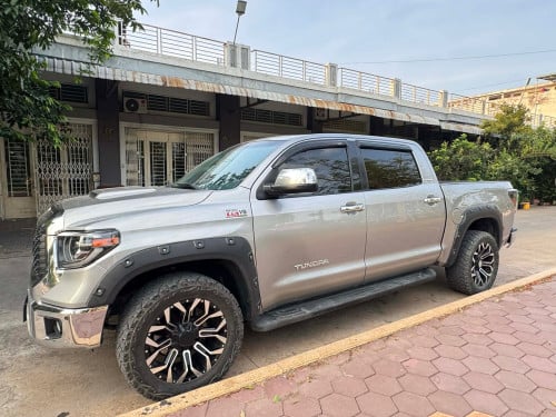 ឡានលក់ Toyota Tundra ឆ្នាំ07 ប៉ុង2