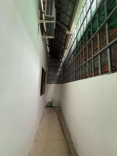 🏠房屋出租,位置：奥克罗夫学校附近,14间卧室，16间浴室