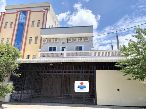 🏠房屋出租,位置：奥克罗夫学校附近,14间卧室，16间浴室