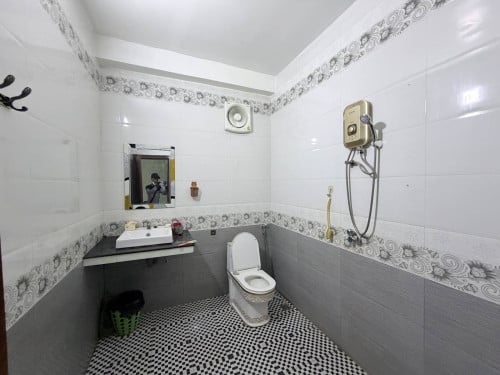 🏠房屋出租📍地点：波贝,6间卧室，6间浴室,租金：1700美元