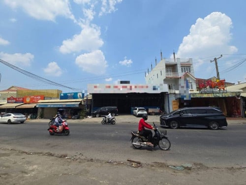 🔰ឃ្លាំងនៅលើផ្លូវធំ ជិតផ្សាឈូកមាស សែនសុខ។