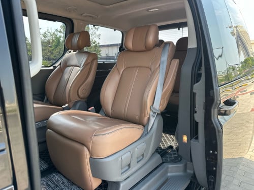37000$🚘 ឡាន Hyundai Staria VIP Lounge 7-seater 2022
