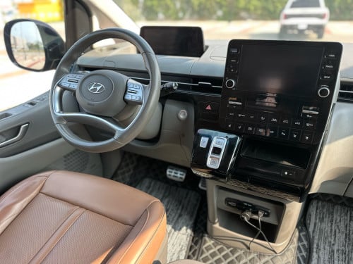 37000$🚘 ឡាន Hyundai Staria VIP Lounge 7-seater 2022