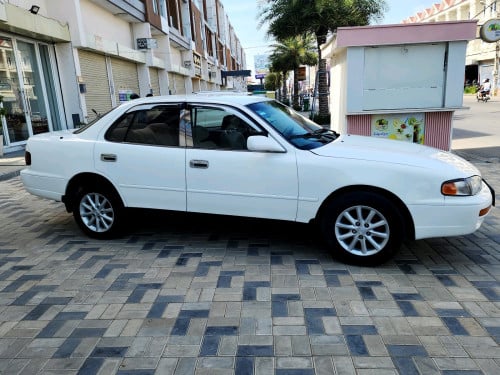 Camry 1996ជាប្រភាទឡានស្អាតឯកសារគ្រប់