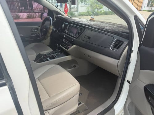 KIA CARNIVAL 2015