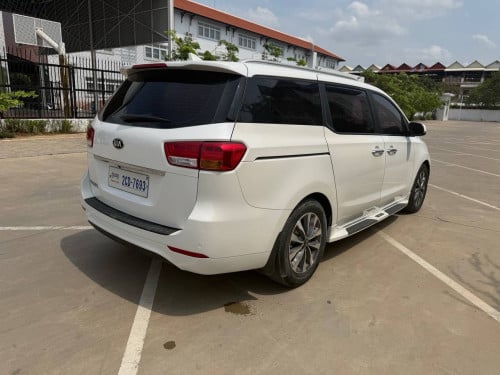 KIA CARNIVAL 2015