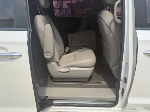 KIA CARNIVAL 2015