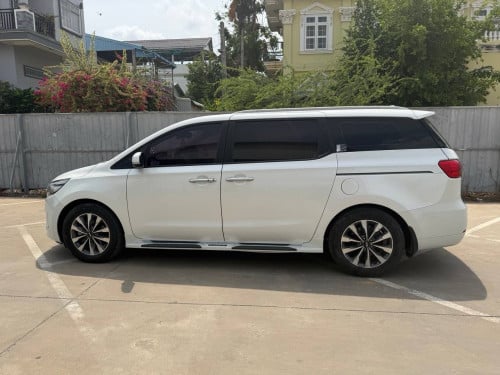 KIA CARNIVAL 2015