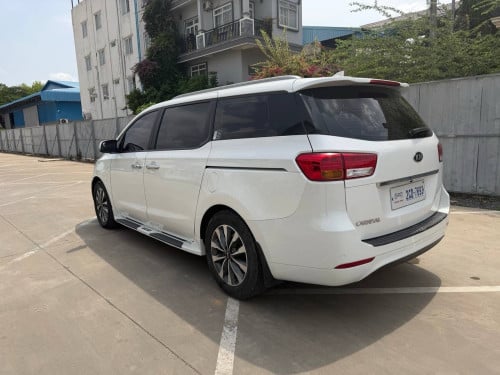 KIA CARNIVAL 2015