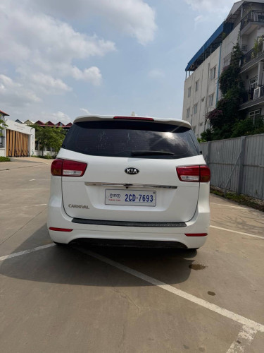 KIA CARNIVAL 2015