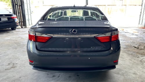 LEXUS ES300H Full Premium ឆ្នាំ 2013 ពណ៍ប្រផេះ ក្នុងខ្មៅ